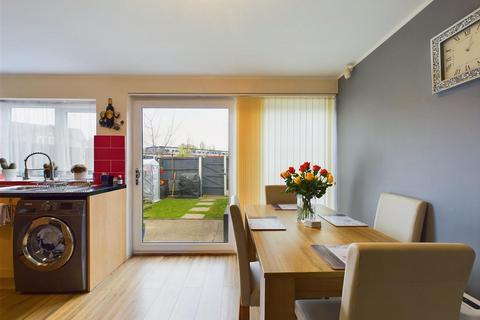 8 Bramble Drive, Carlton, Nottingham, NG3 6NE