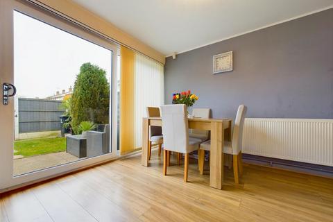 8 Bramble Drive, Carlton, Nottingham, NG3 6NE
