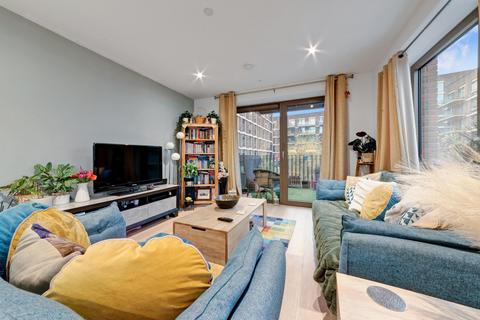 2 bedroom apartment for sale, Pendant Court, Royal Wharf, E16