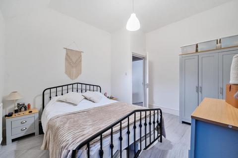 5 bedroom end of terrace house for sale, Kestrel Avenue, Herne Hill