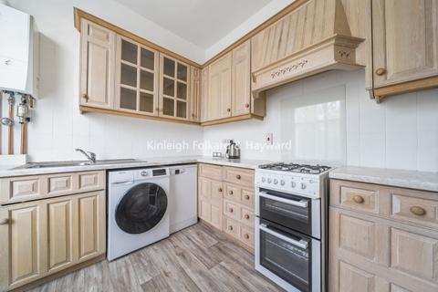 2 bedroom apartment to rent, Thicket Road London SE20