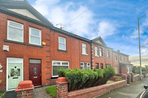 3 bedroom terraced house to rent, Ringley Road West, Manchester M26