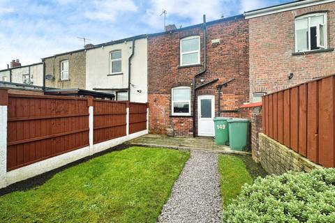 3 bedroom terraced house to rent, Ringley Road West, Manchester M26