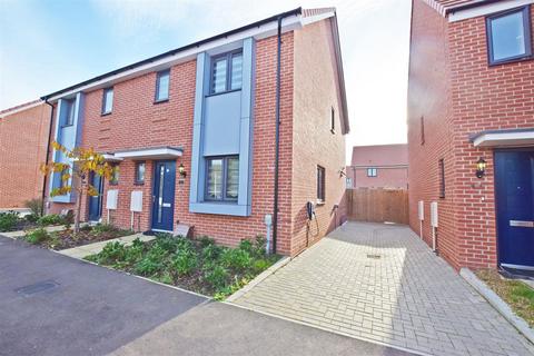 3 bedroom semi-detached house for sale, Hop Garden Close, Rainham, Gillingham