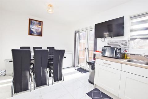 3 bedroom semi-detached house for sale, Hop Garden Close, Rainham, Gillingham