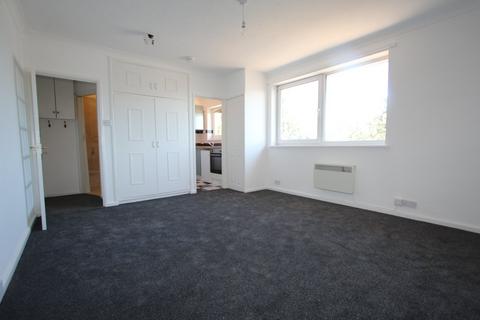 Studio to rent, Feltham Hill Road, Ashford TW15