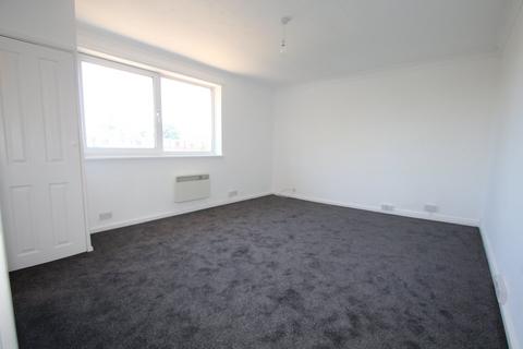 Studio to rent, Feltham Hill Road, Ashford TW15