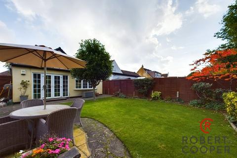 3 bedroom bungalow for sale, Linden Avenue, Ruislip, HA4