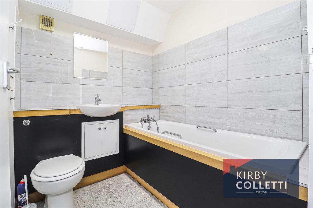 Bath/shower room
