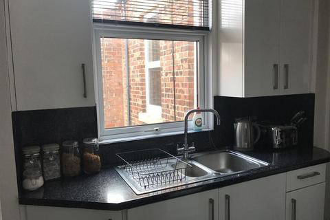 3 bedroom flat to rent, Trevor Terrace, North Shields, NE30 2DE