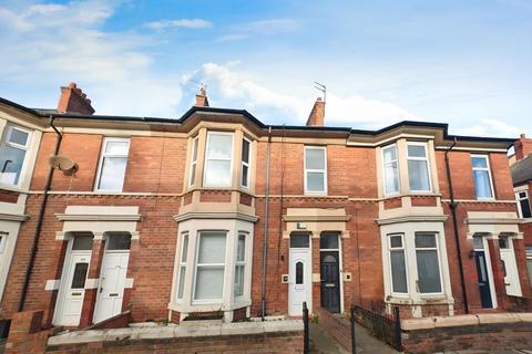 3 bedroom flat to rent, Trevor Terrace, North Shields, NE30 2DE