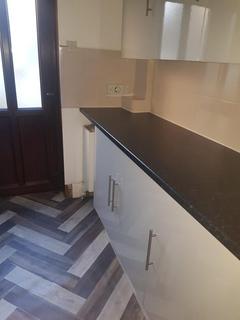 2 bedroom end of terrace house to rent, Todmorden Road, OL13 9UQ