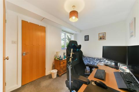 2 bedroom flat to rent, Chaucer Way, Wimbledon SW19