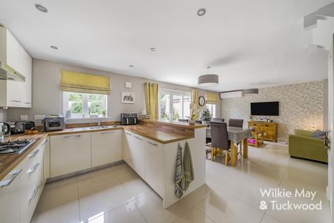 4 bedroom detached house for sale, Carver Close, Wembdon, Bridgwater, Somerset TA6