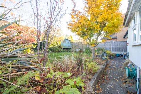 2 bedroom detached bungalow for sale, Oakside Crescent, Leicester, LE5