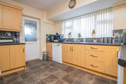 2 bedroom detached bungalow for sale, Oakside Crescent, Leicester, LE5