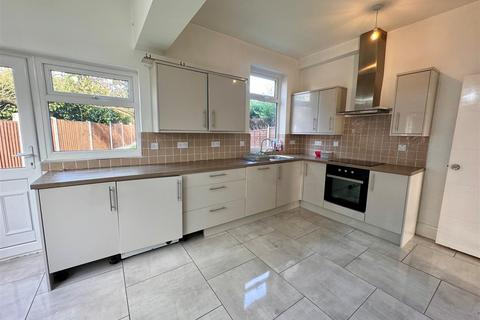 4 bedroom semi-detached house to rent, Kenilworth Gardens, Westcliff-On-Sea