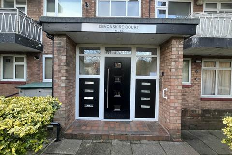 3 bedroom apartment to rent, Devonshire Court, Salford