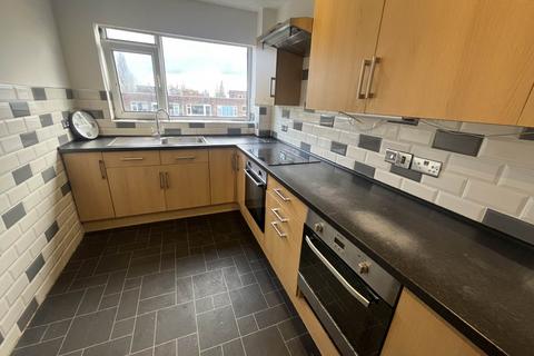 3 bedroom apartment to rent, Devonshire Court, Salford