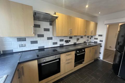 3 bedroom apartment to rent, Devonshire Court, Salford