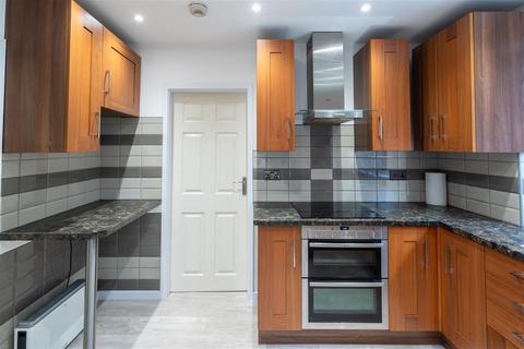 3 bedroom semi-detached house for sale, Baronsway, Leeds LS15