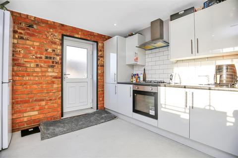 4 bedroom maisonette to rent, Warwick Street, Newcastle Upon Tyne NE6