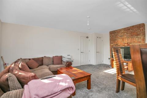 4 bedroom maisonette to rent, Warwick Street, Newcastle Upon Tyne NE6