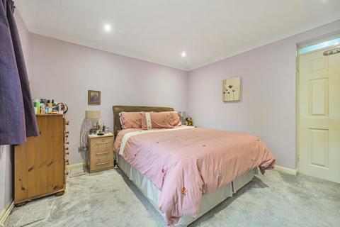 2 bedroom flat for sale, Wokingham,  Berkshire,  RG41