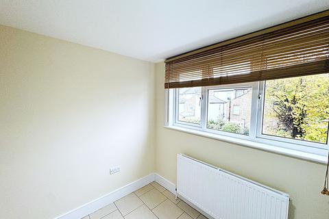 1 bedroom flat to rent, Gleneldon Road, Streatham, SW16