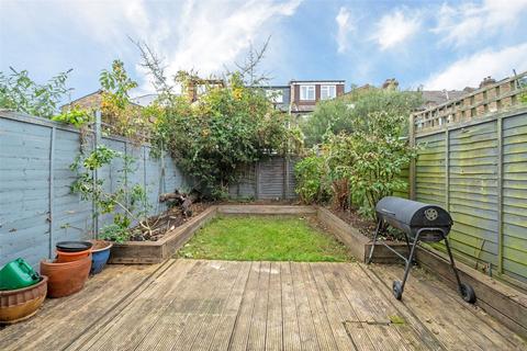 3 bedroom terraced house to rent, Pevensey Road, Tooting Broadway, SW17