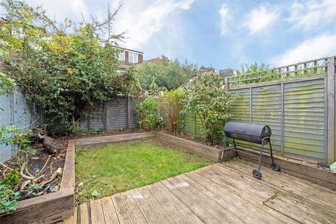 3 bedroom terraced house to rent, Pevensey Road, Tooting Broadway, SW17