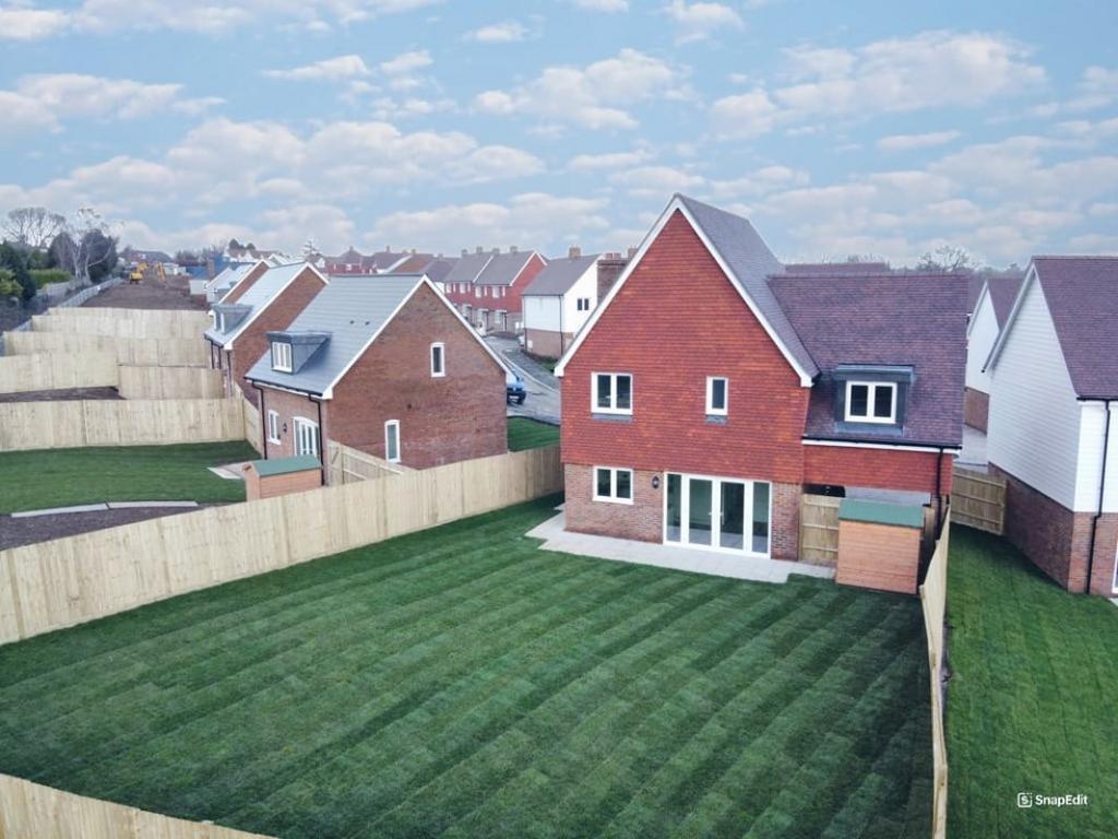 Field Way, Battle, TN33 4 bed detached house - £500,000