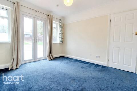 3 bedroom semi-detached house to rent, Birch Tree Way, Maidstone