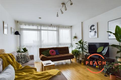 3 bedroom apartment for sale, Daling Way, London E3