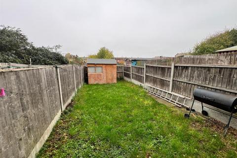 2 bedroom house to rent, Estuary Close, Barking