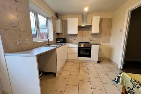 2 bedroom house to rent, Estuary Close, Barking