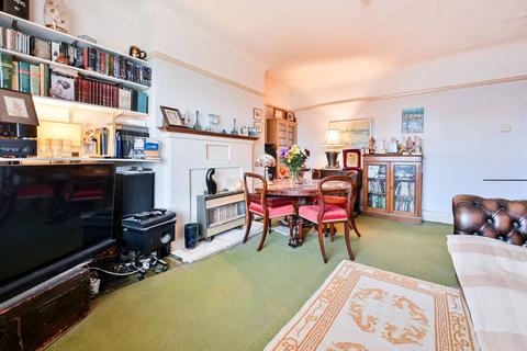 2 bedroom flat for sale, Birkenhead Avenue, Kingston Hill, Kingston upon Thames, KT2