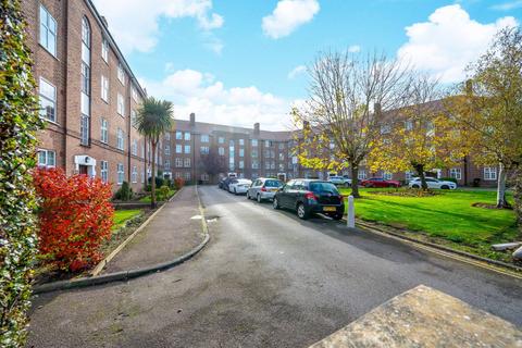 2 bedroom flat for sale, Birkenhead Avenue, Kingston Hill, Kingston upon Thames, KT2