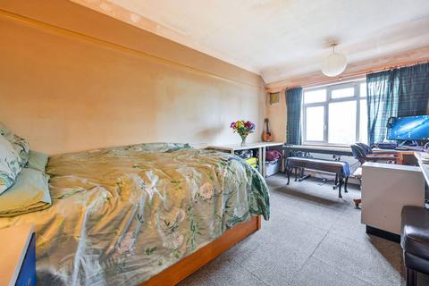 2 bedroom flat for sale, Birkenhead Avenue, Kingston Hill, Kingston upon Thames, KT2