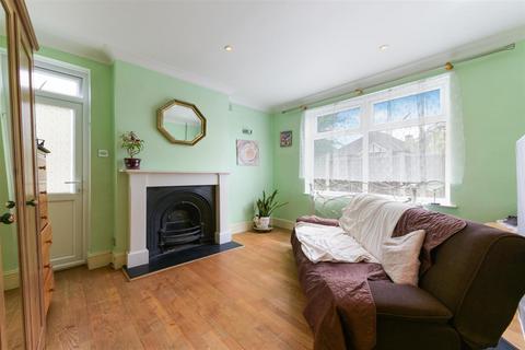 2 bedroom flat for sale, Ravensbury Avenue, Morden SM4