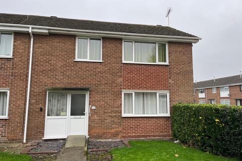 3 bedroom townhouse to rent, Grange Close, Burton upon Trent DE14