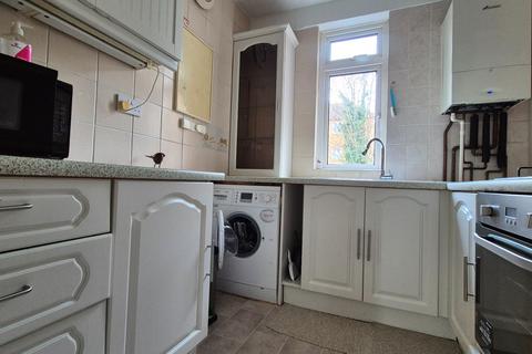 1 bedroom apartment to rent, CLOSE TO TRAIN STATION, SO15