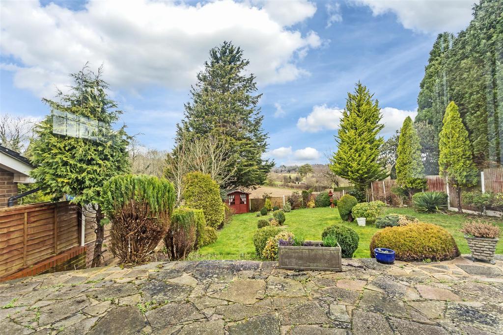 Bungalow-green-lane-lower-kingswood-103.jpg