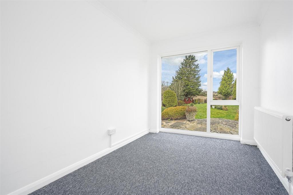 Bungalow-green-lane-lower-kingswood-113.jpg
