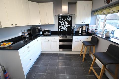 5 bedroom detached house for sale, Hillcrest Avenue, Scarborough