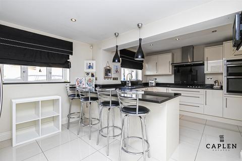 4 bedroom semi-detached house for sale, Cedar Drive, Loughton