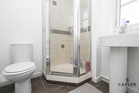 19 Cedar Drive, Loughton, IG10 2PA