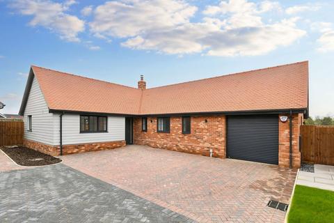 3 bedroom detached bungalow for sale, Langshaw Close, Framlingham, Suffolk