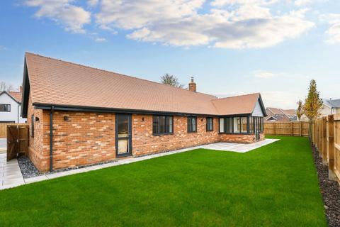 3 bedroom detached bungalow for sale, Langshaw Close, Framlingham, Suffolk