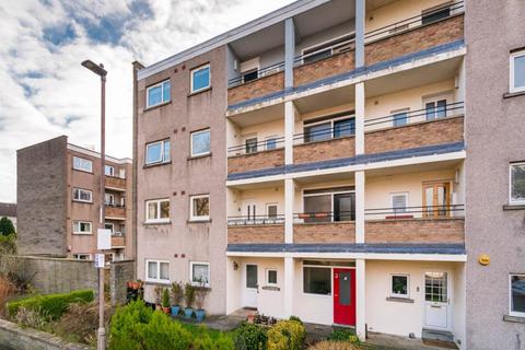 3 bedroom flat to rent, Trinity  Court, Trinity, Edinburgh